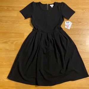 Lularoe Amelia black dress size M NWT